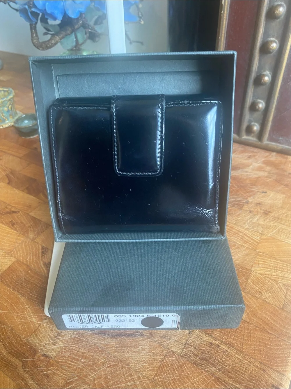 Gucci Black Patent Leather Bifold Wallet w/ Embossed Logo + Box - Picture 2 of 9